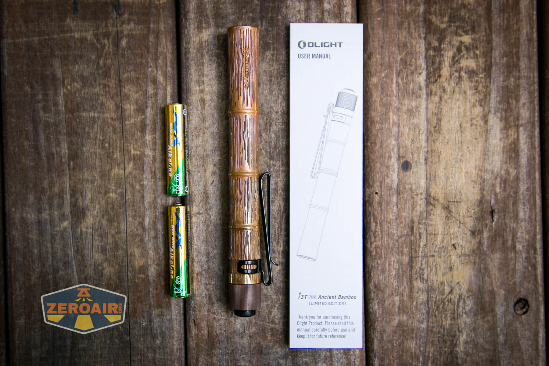 Olight i3T Plus Ancient Bamboo flashlight what's included