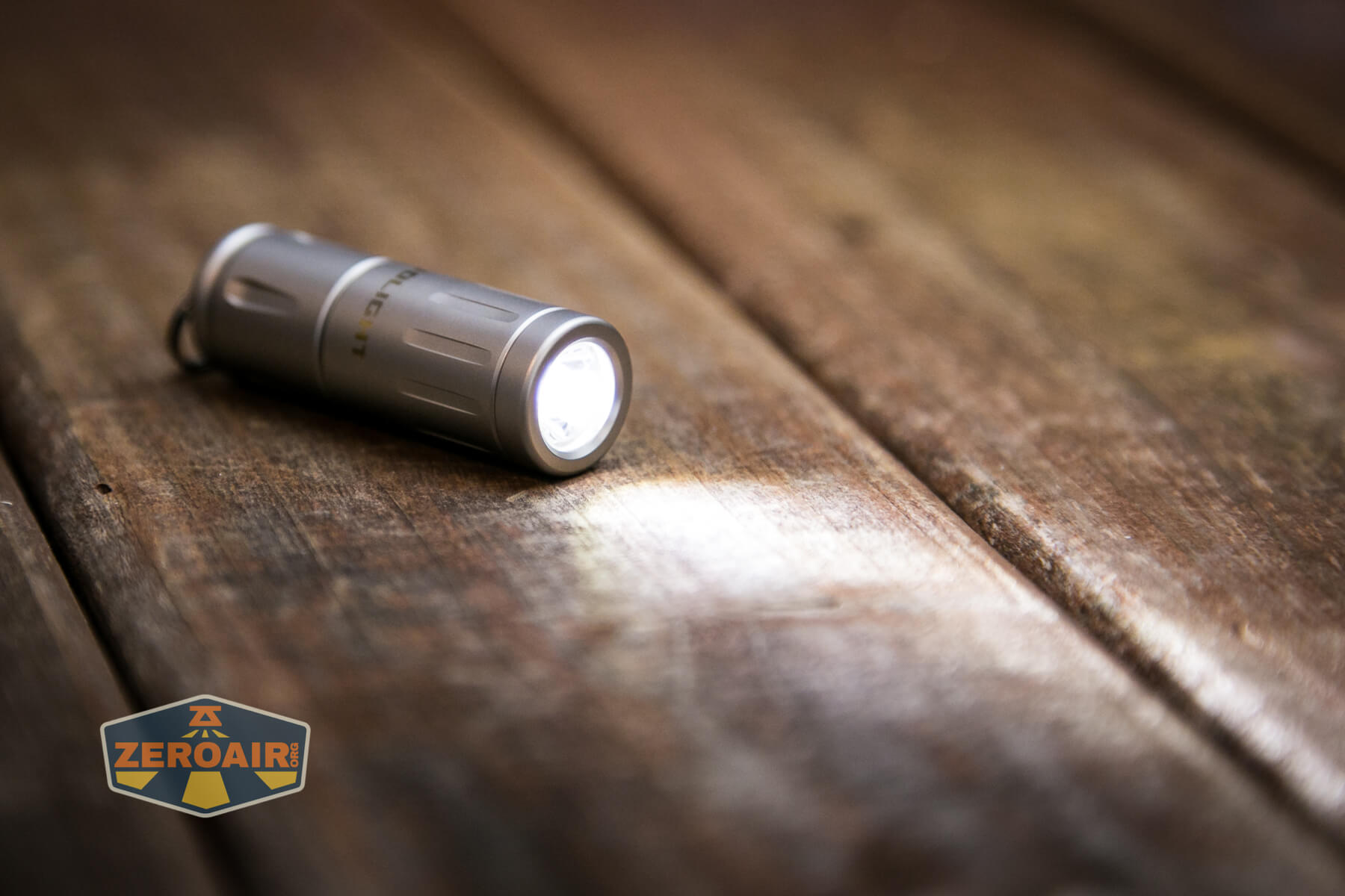 Olight iXV Ti keychain flashlight emitter on and tir
