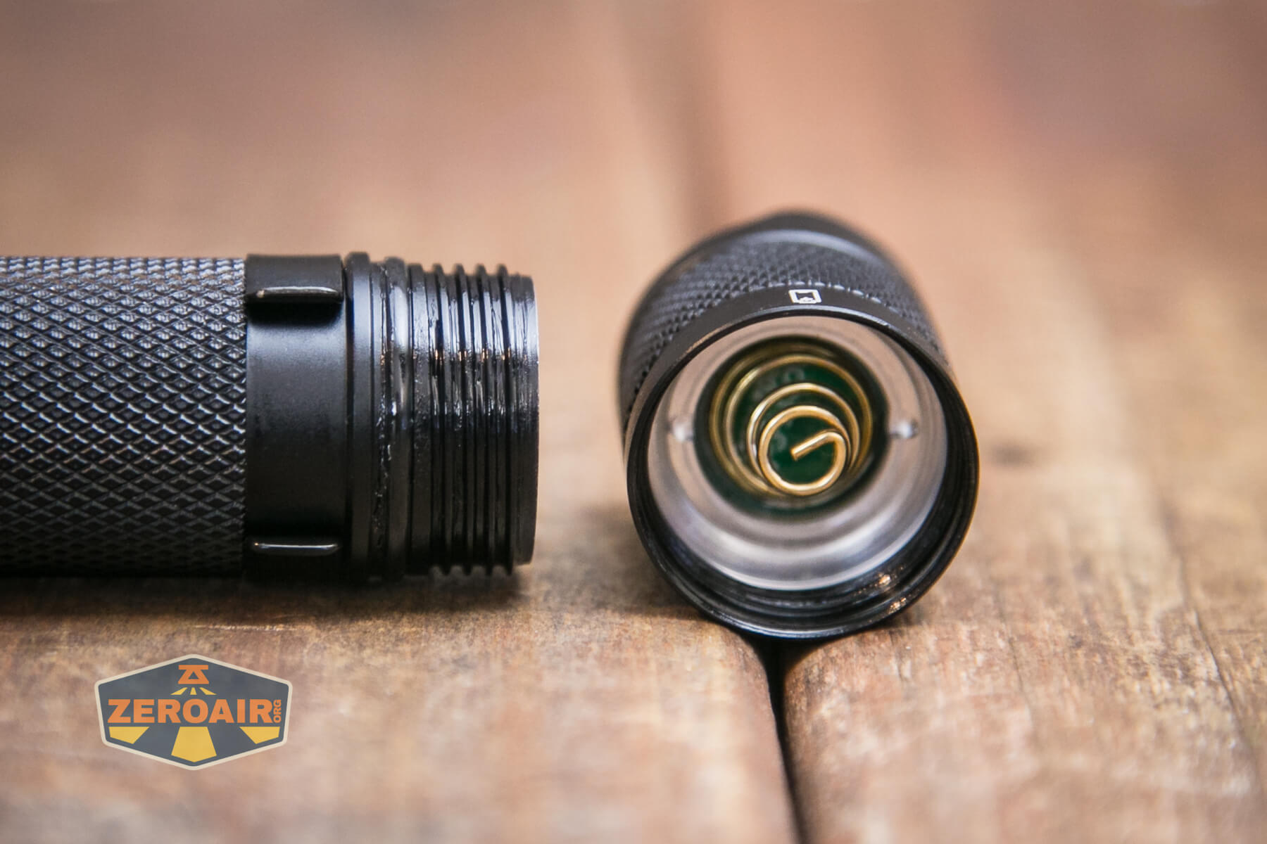 Csteboke SC31T SE flashlight tailcap off showing threads