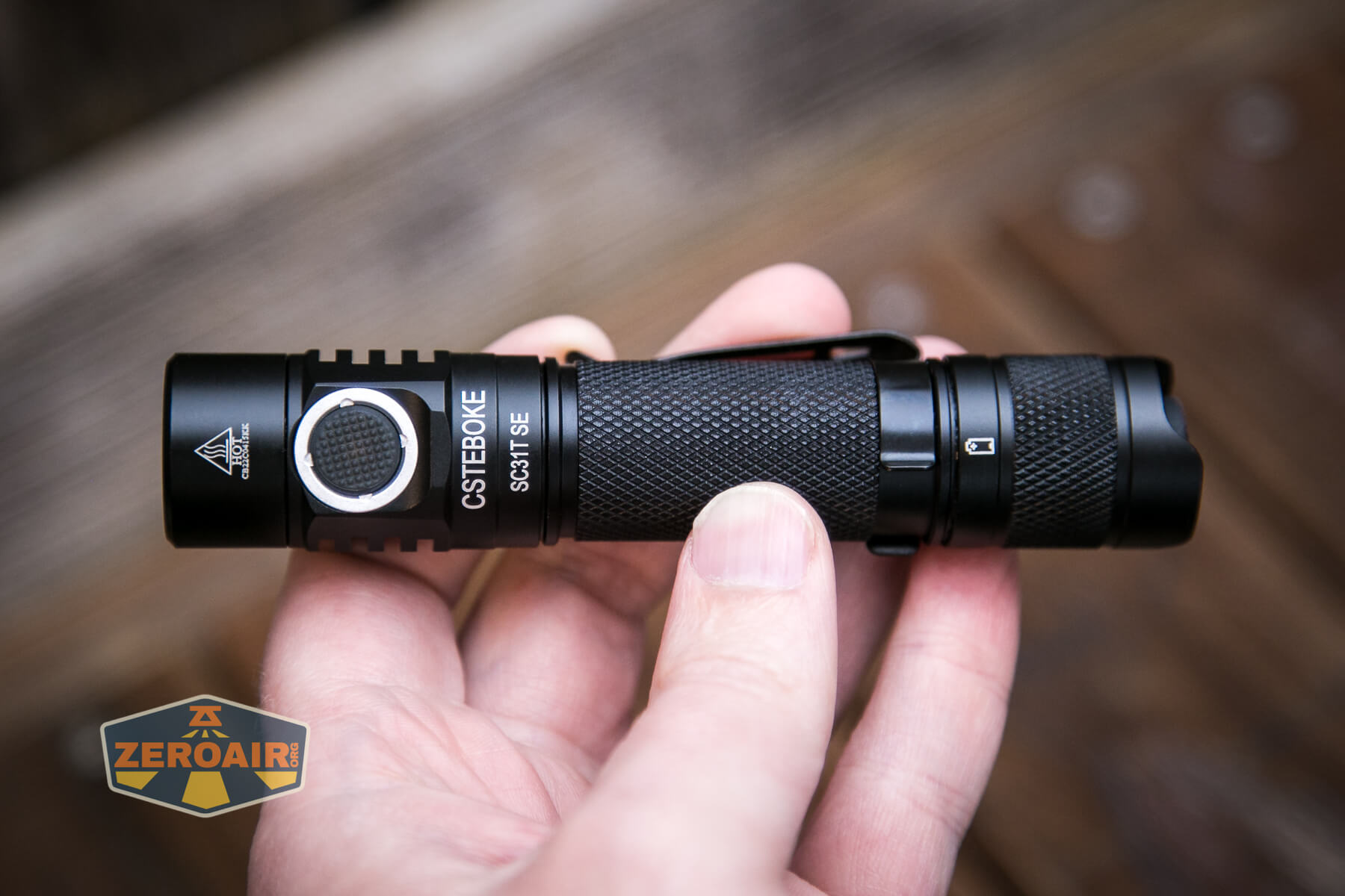 Csteboke SC31T SE flashlight in hand