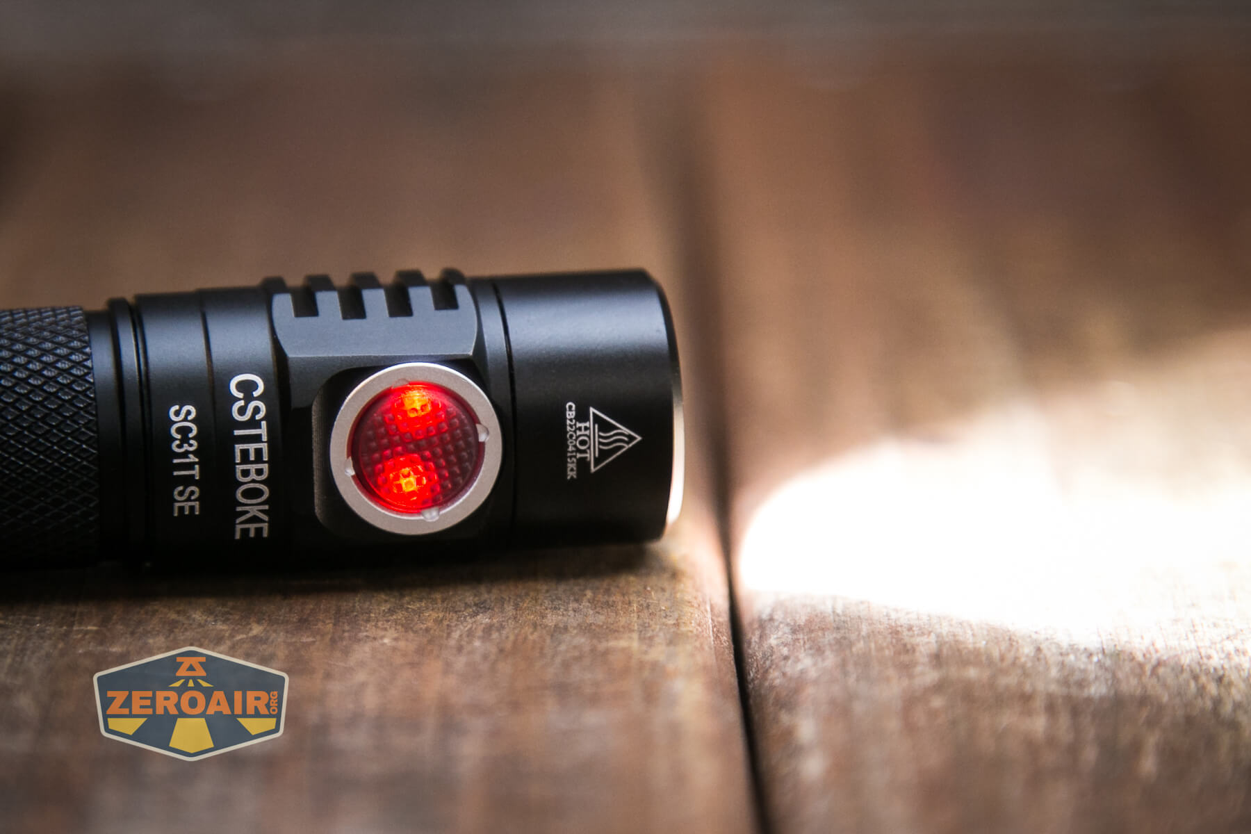 Csteboke SC31T SE flashlight e-switch indicating red