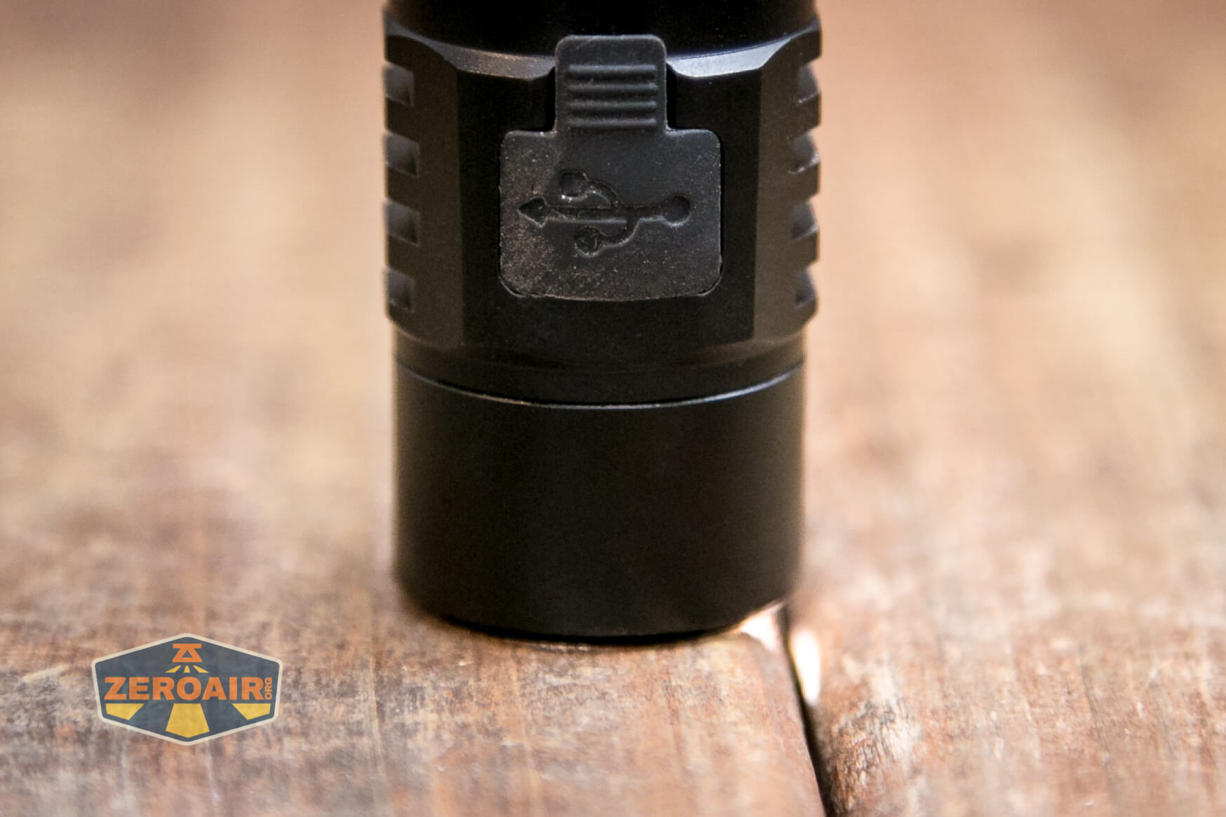 Csteboke SC31T SE flashlight smooth bezel