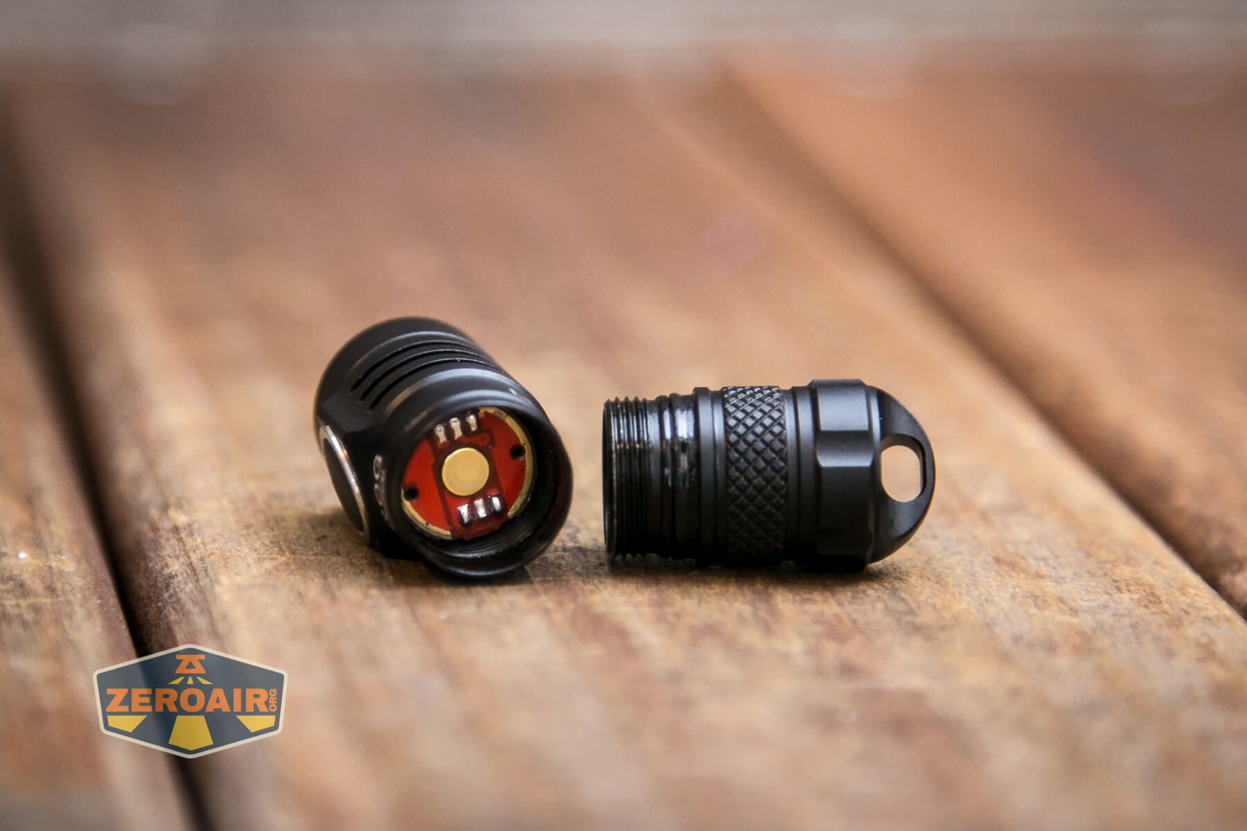 Lumintop Frog Keychain flashlight head contacts