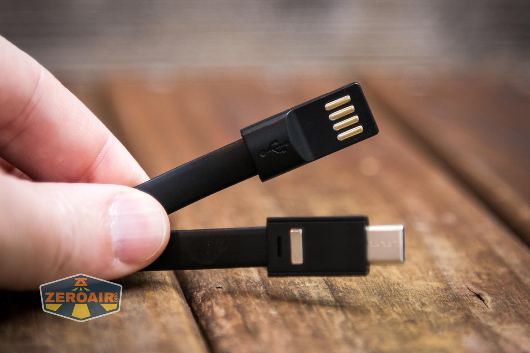 Lumintop Frog Keychain flashlight charging cable