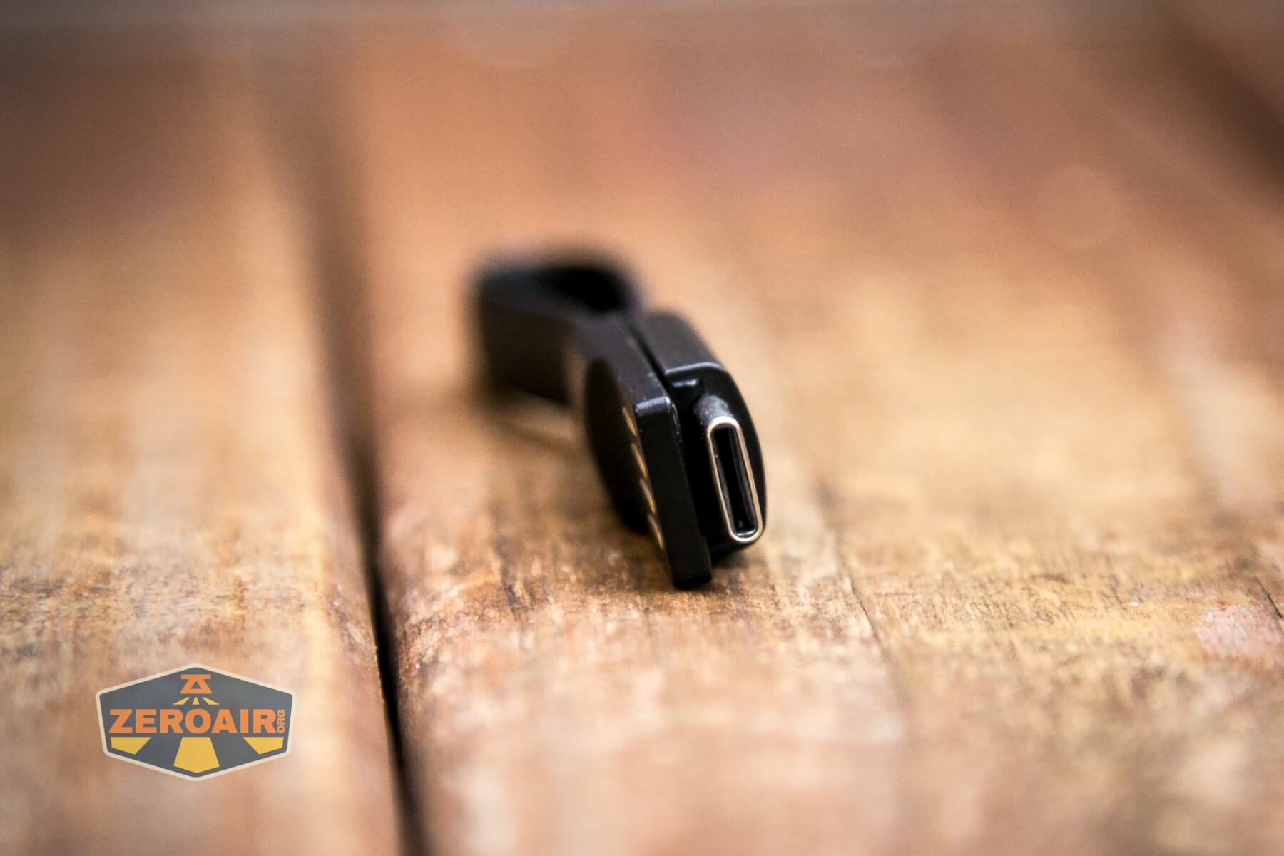 Lumintop Frog Keychain flashlight charging cable