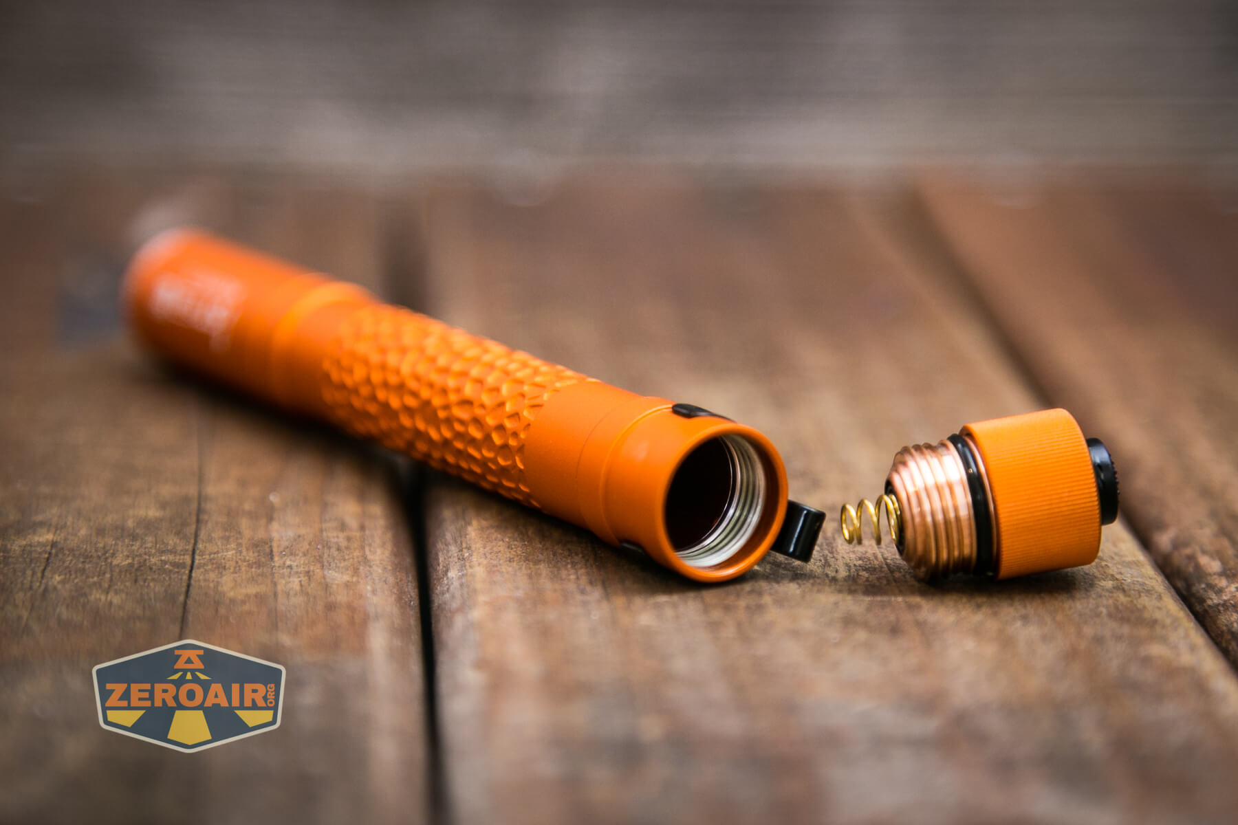 Olight i5T Plus Pebble flashlight tailcap off