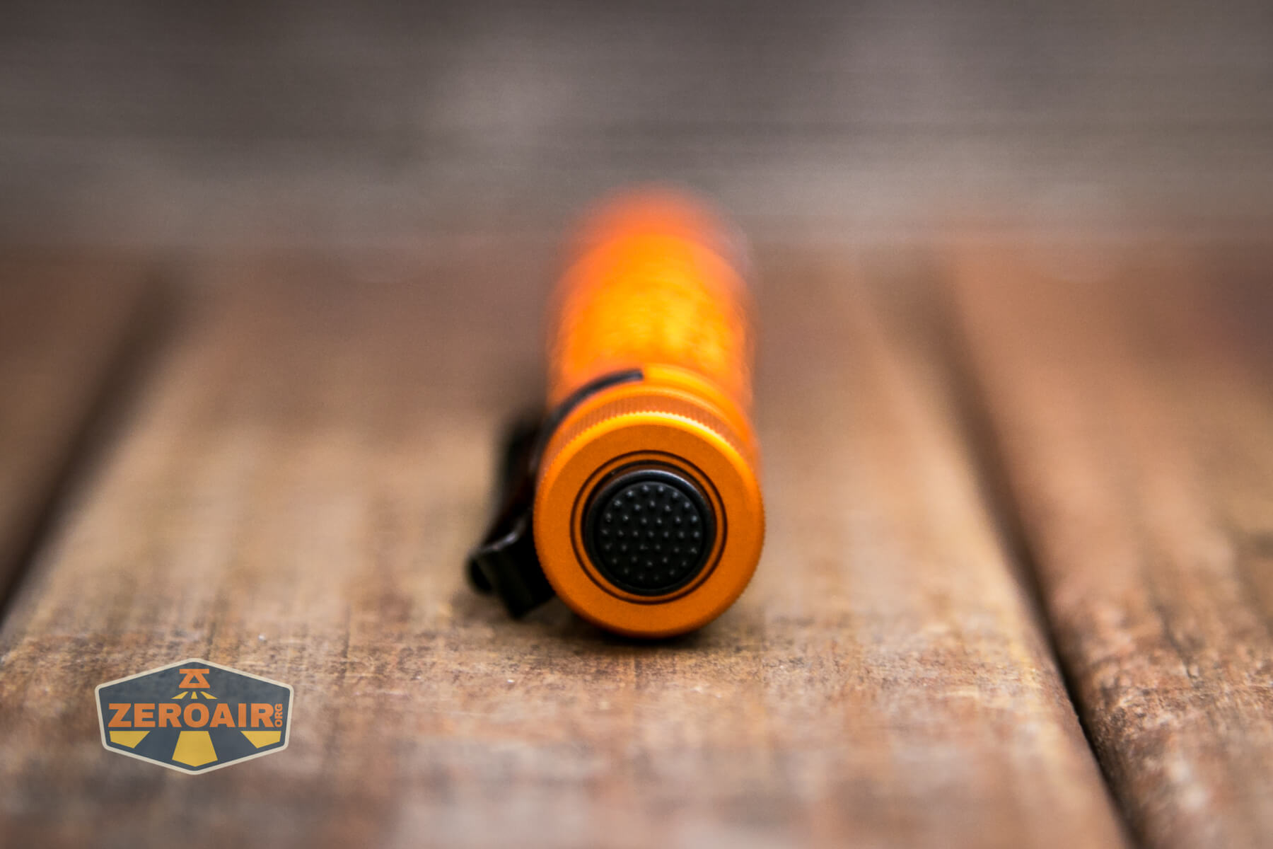 Olight i5T Plus Pebble flashlight mechanical clicky