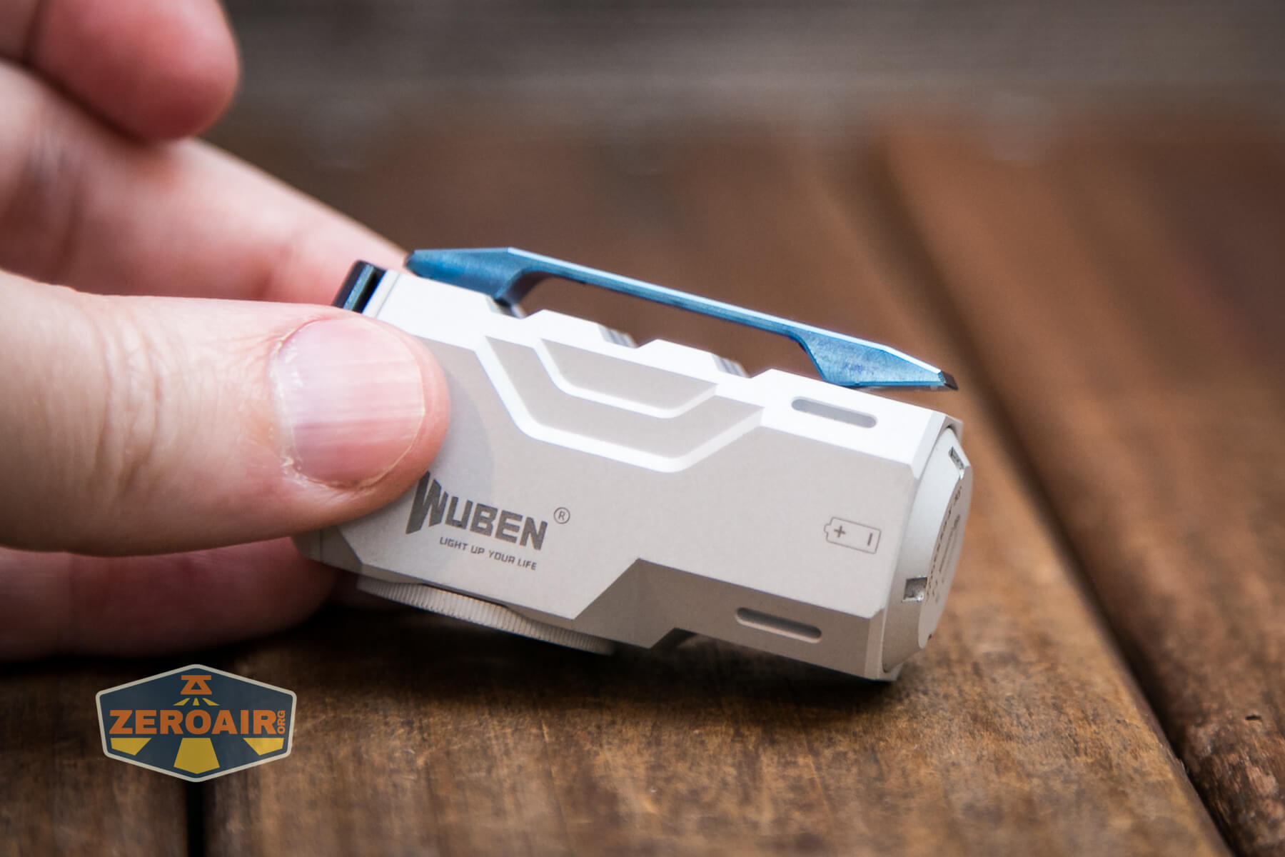 Wuben X-0 Knight flashlight side
