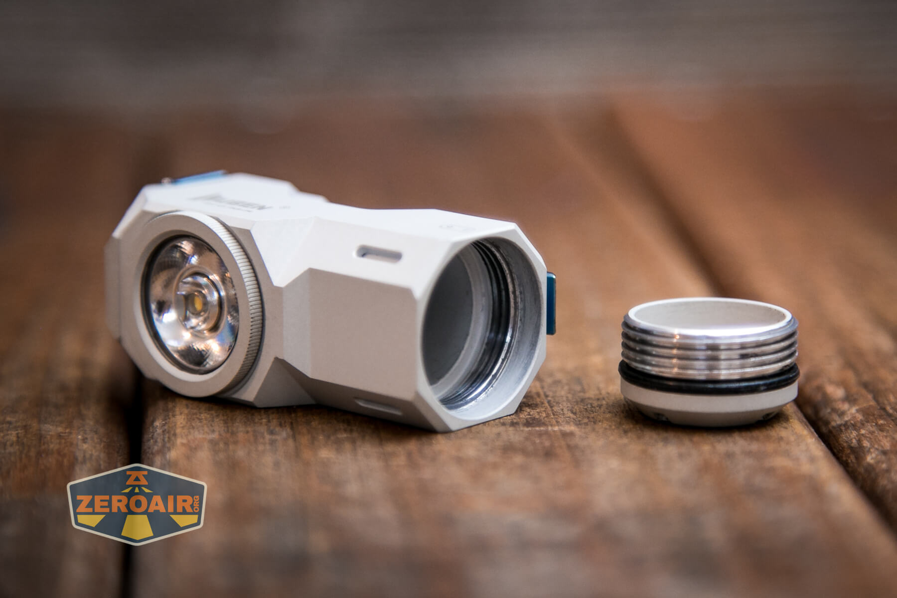 Wuben X-0 Knight flashlight tailcap off