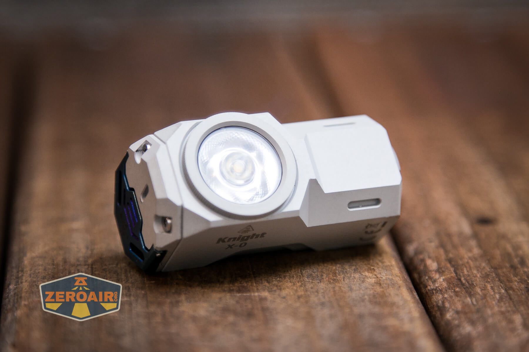 Wuben X-0 Knight flashlight bezel