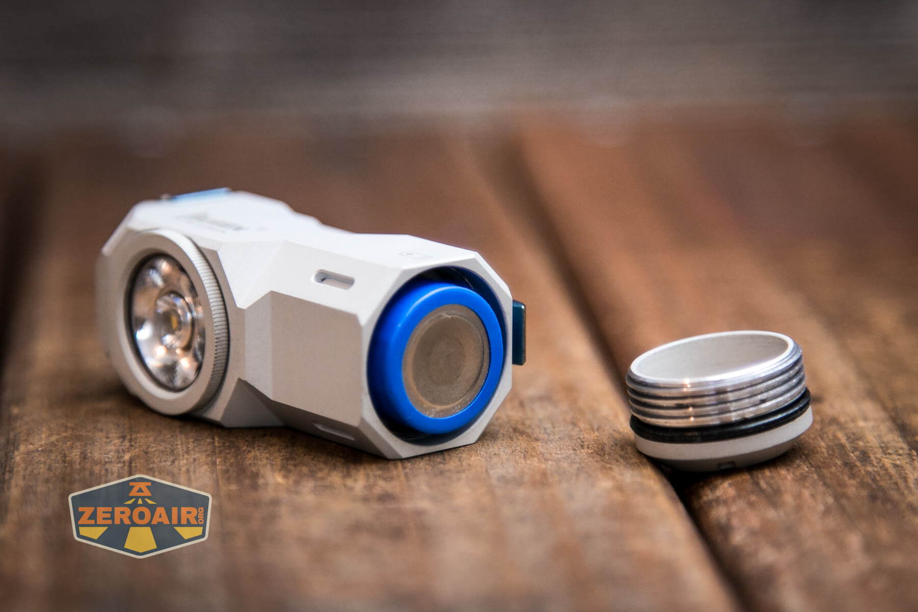 Wuben X-0 Knight flashlight cell direction