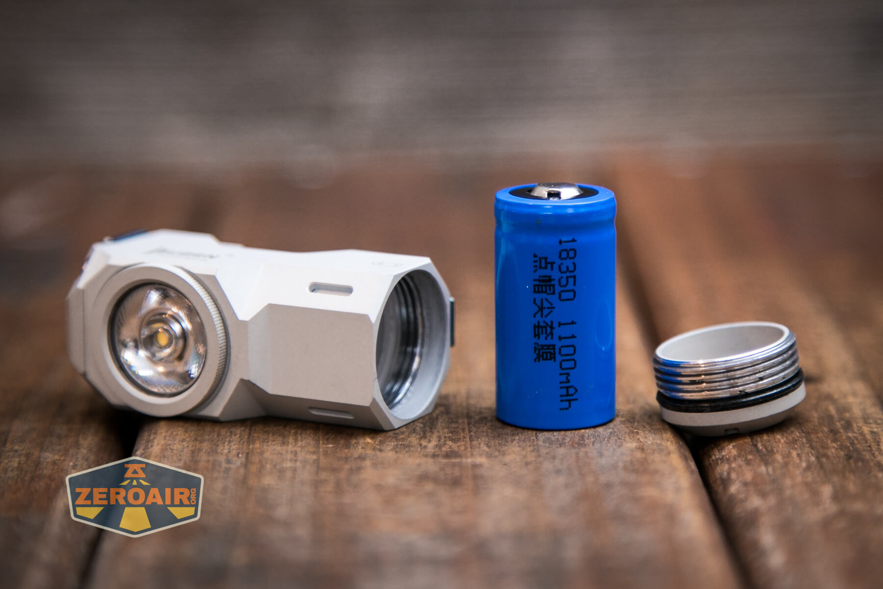 Wuben X-0 Knight flashlight cell out