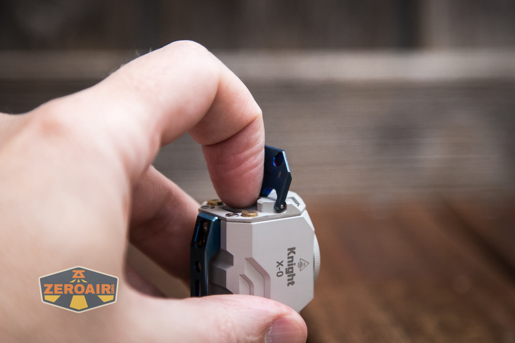 Wuben X-0 Knight flashlight accessing switch