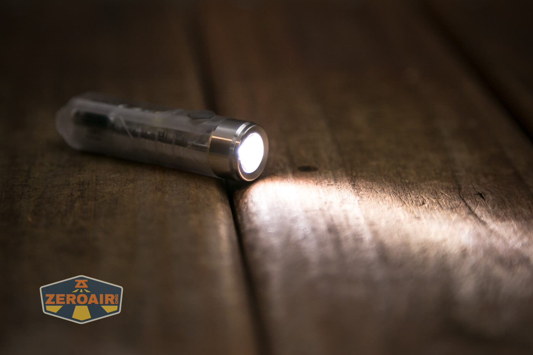RovyVon Aurora A8 Keychain Flashlight emitter on