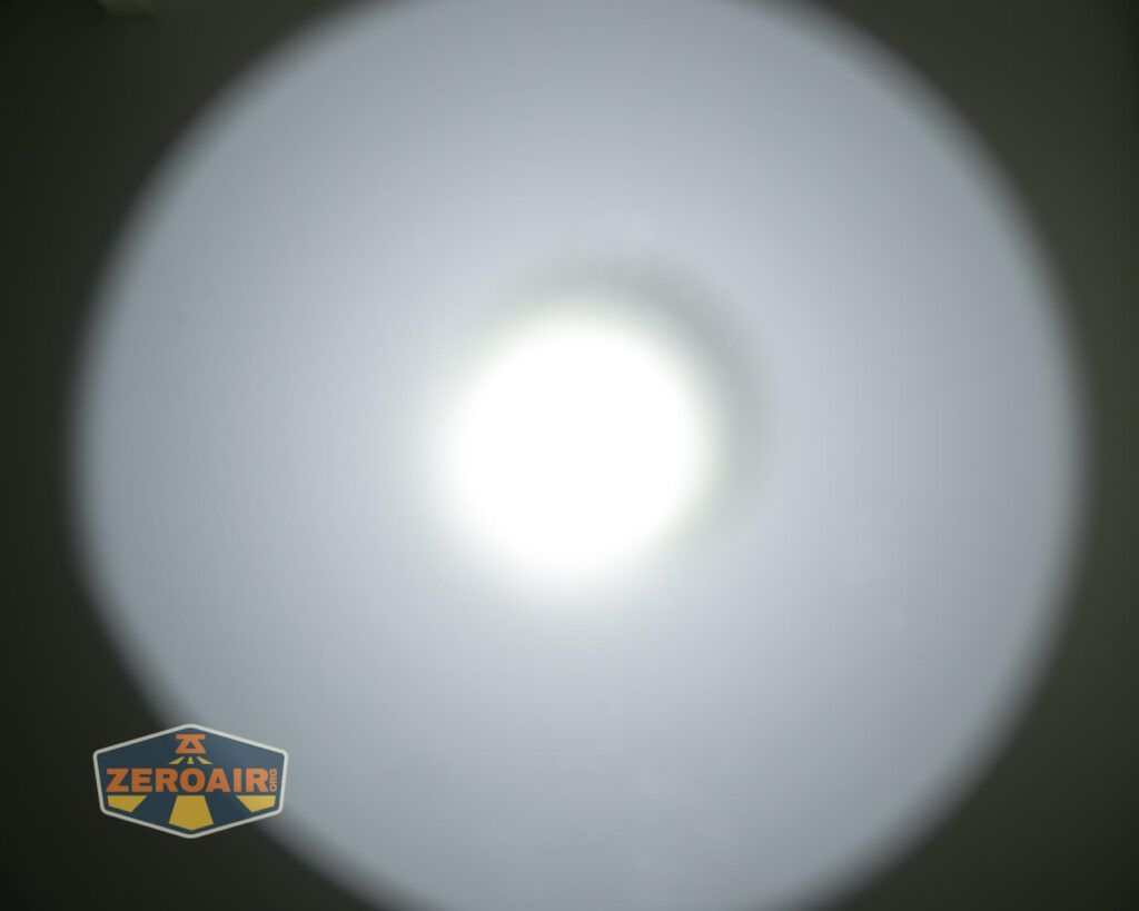Imalent MR90 flashlight beamshots on ceiling