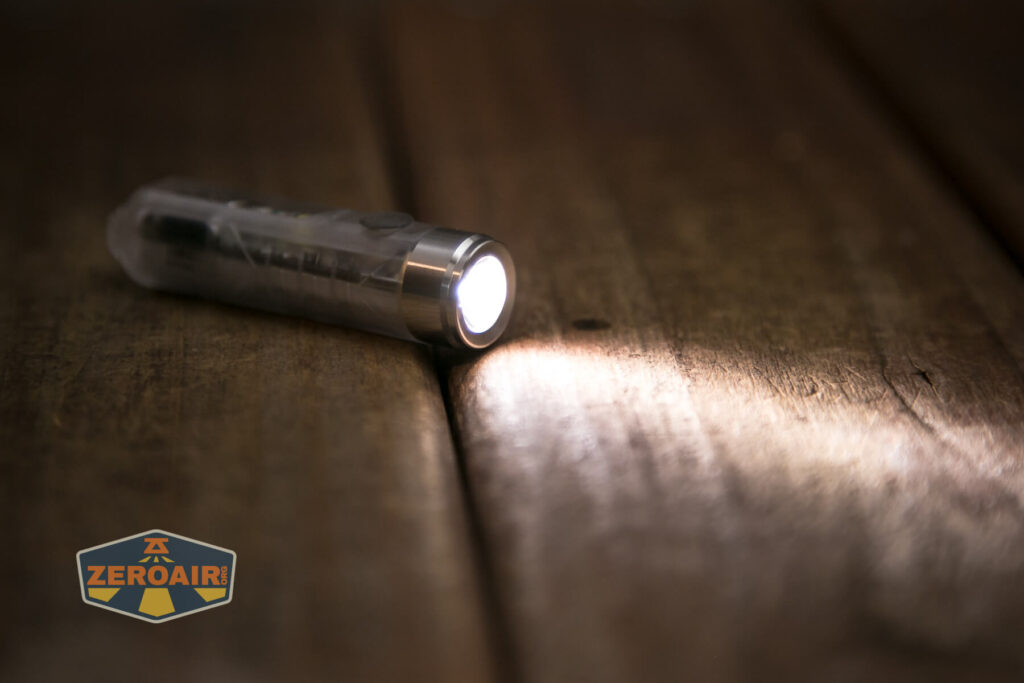 RovyVon Aurora A8 Keychain Flashlight emitter on