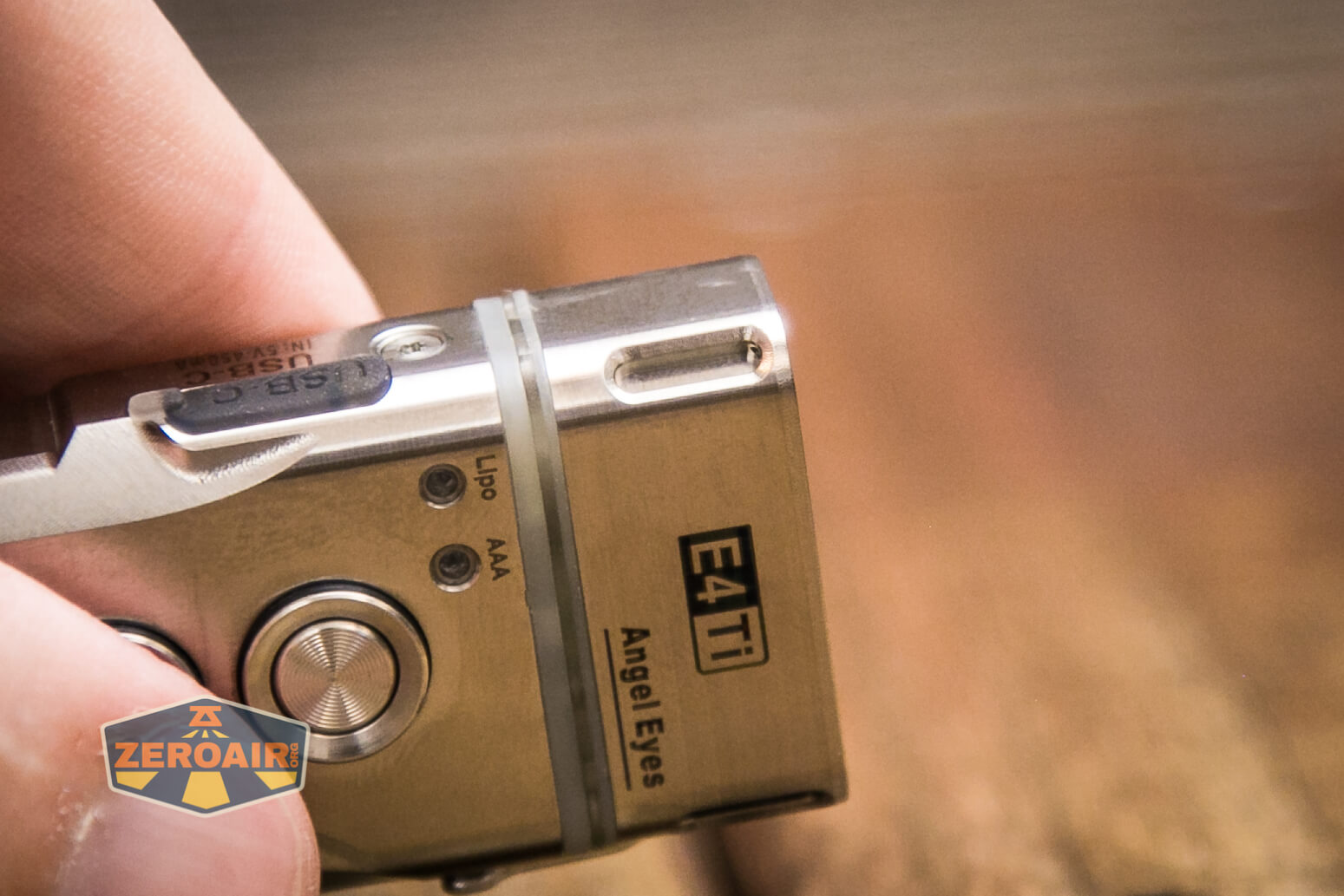 RovyVon Angel Eyes E4Ti flashlight tritium slots