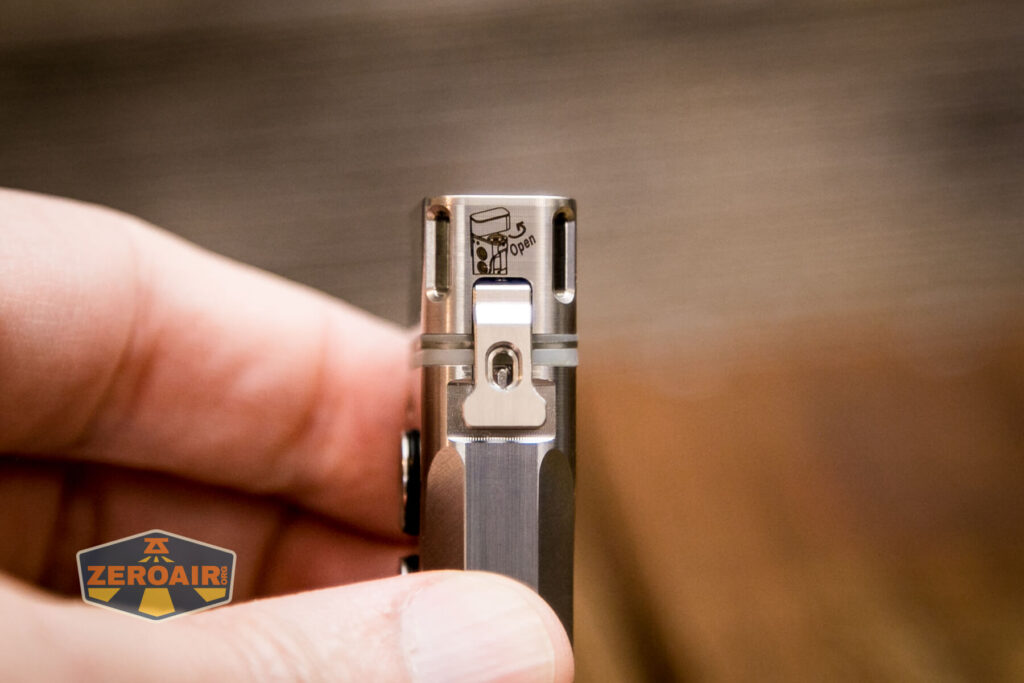 RovyVon Angel Eyes E4Ti flashlight side latch