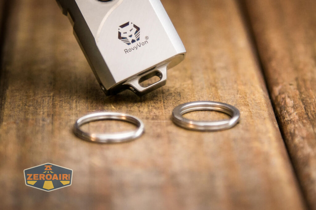 RovyVon Angel Eyes E4Ti flashlight with split rings