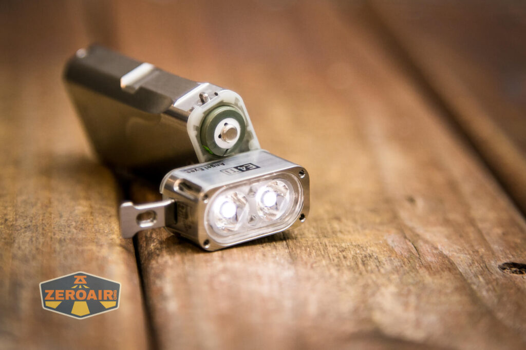 RovyVon Angel Eyes E4Ti flashlight aaa cell install orientation
