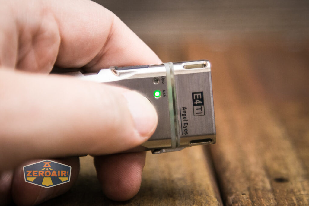 RovyVon Angel Eyes E4Ti flashlight switching between lipo and aaa