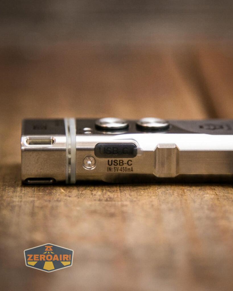 RovyVon Angel Eyes E4Ti flashlight usb-c charging port