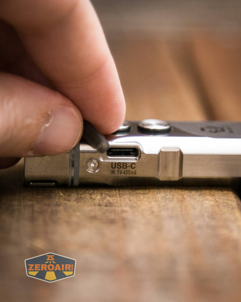 RovyVon Angel Eyes E4Ti flashlight usb-c charging port