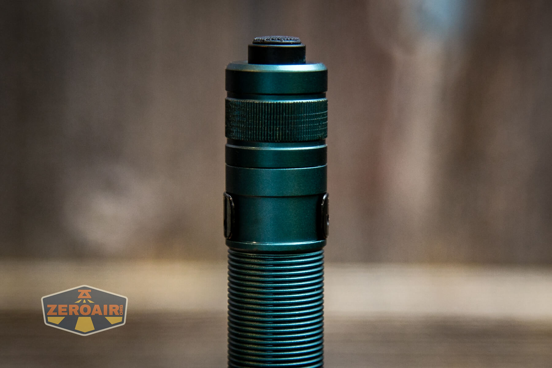 Acebeam Pokelit 2AA flashlight pocket clip hug