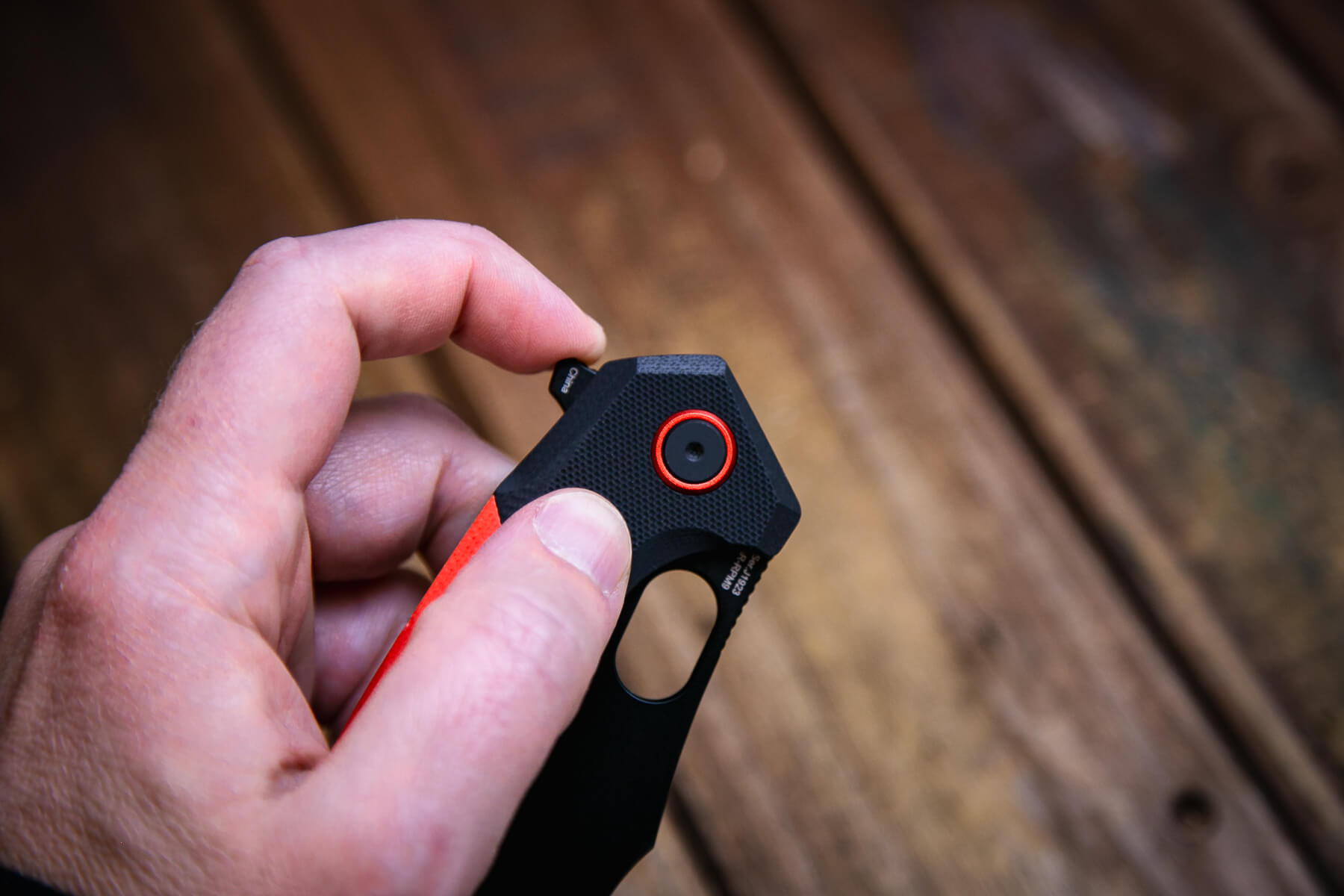 CJRB Caldera G10 knife flipping while closed