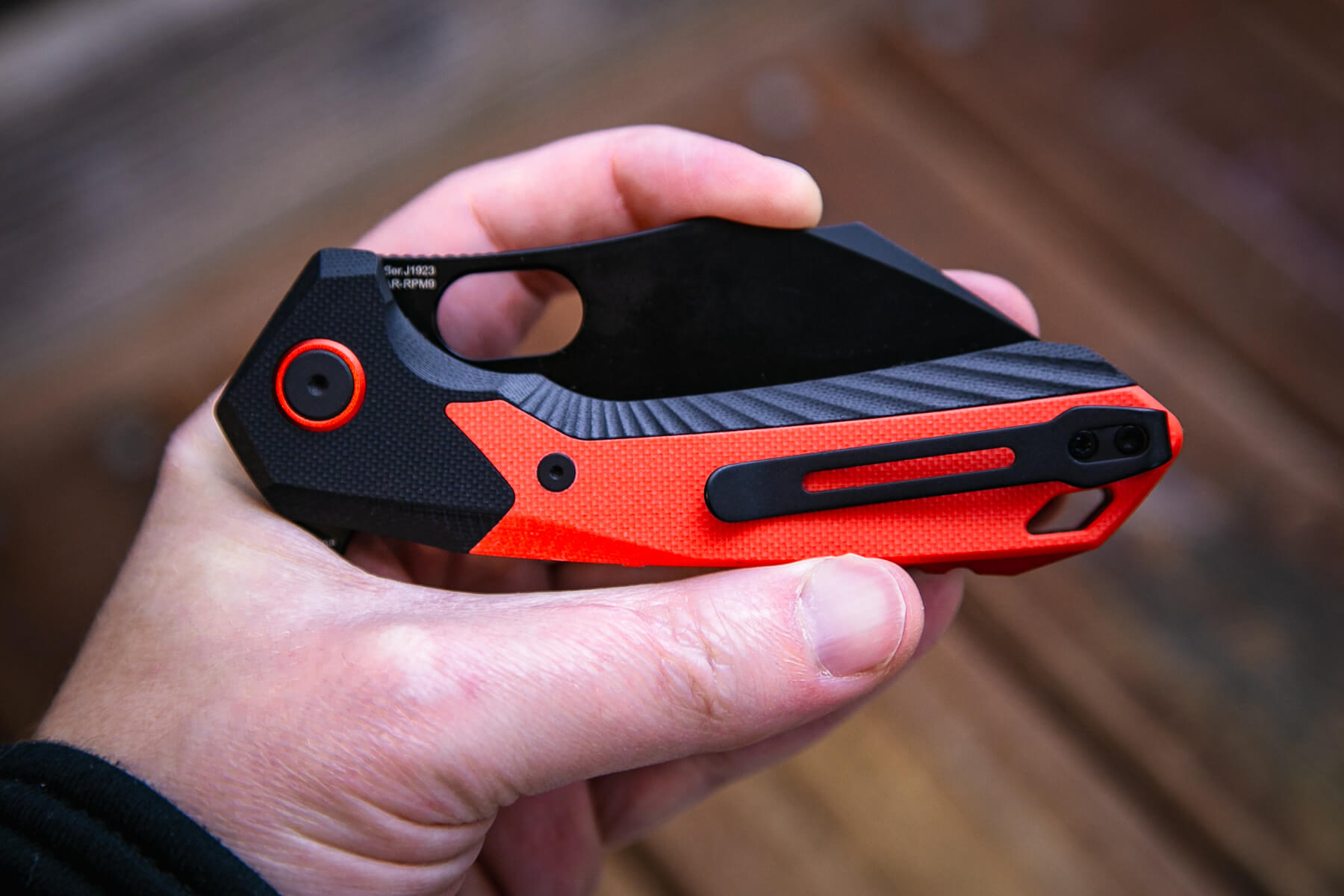 CJRB Caldera G10 knife in hand