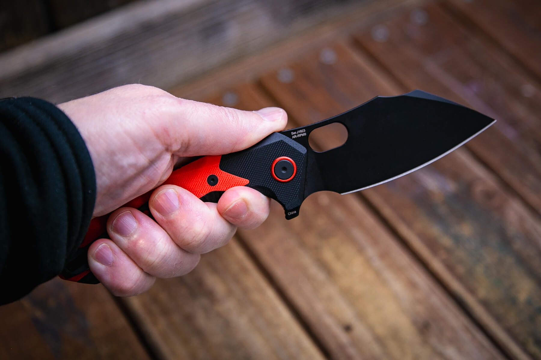 CJRB Caldera G10 knife in hand