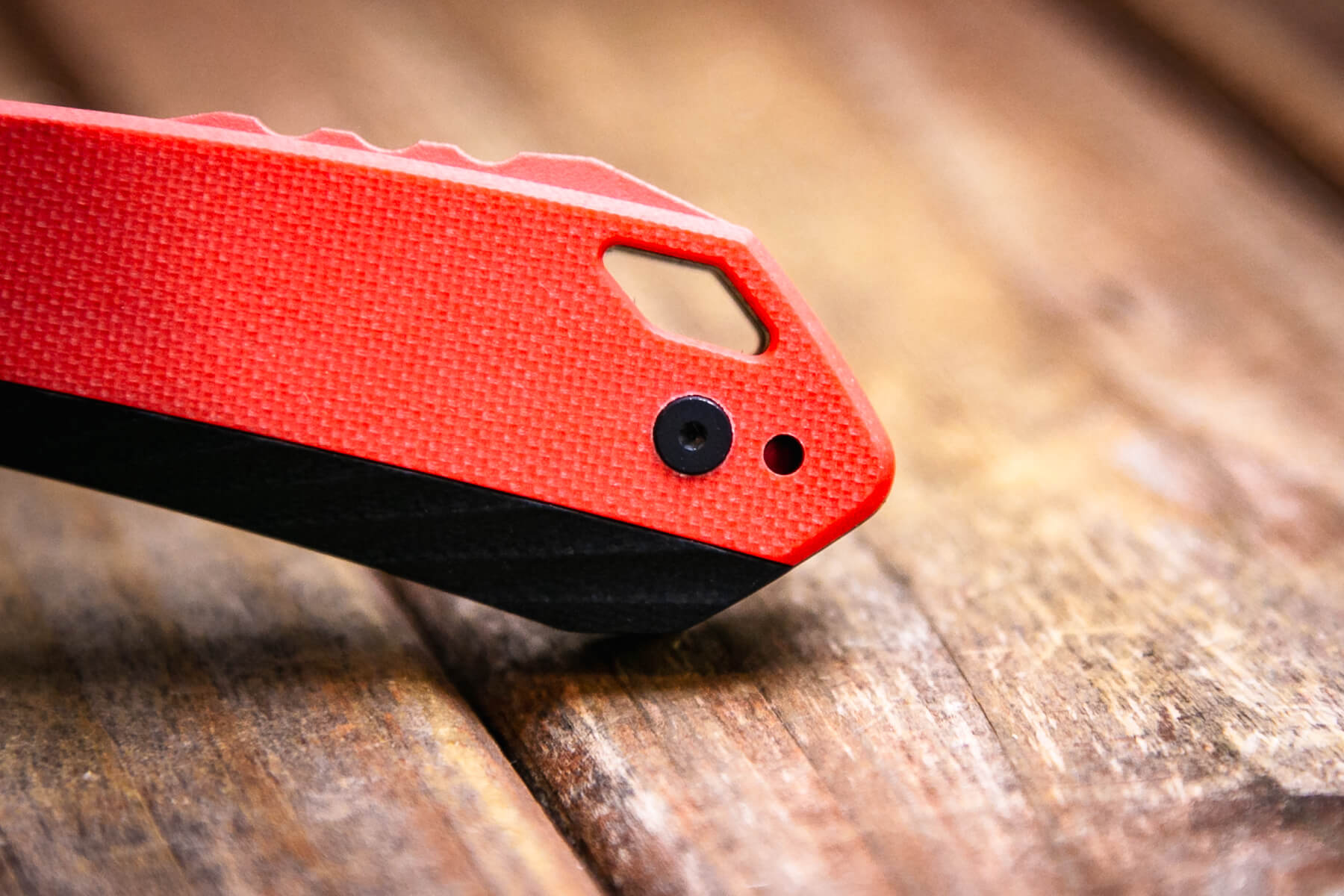 CJRB Caldera G10 knife pocket clip is reversible