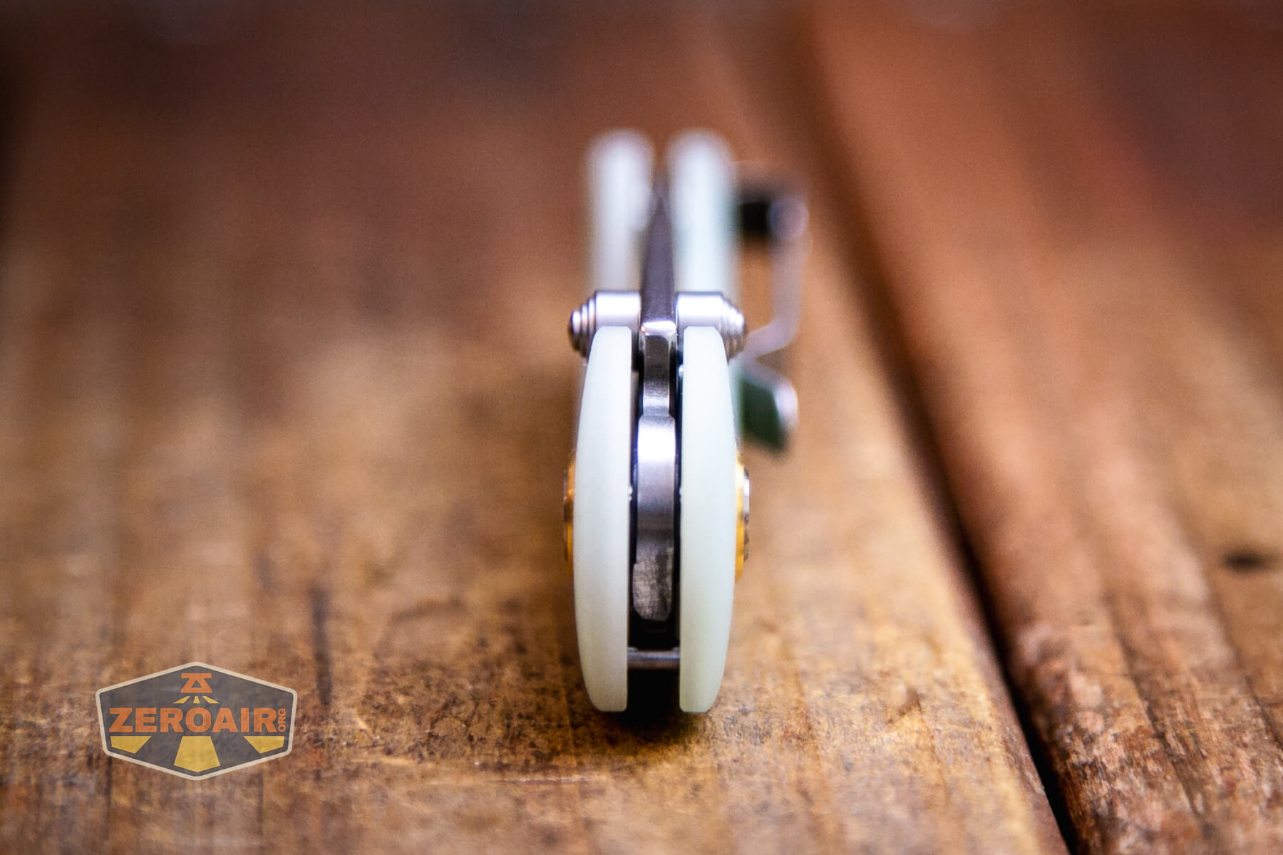 showing dual thumbstuds