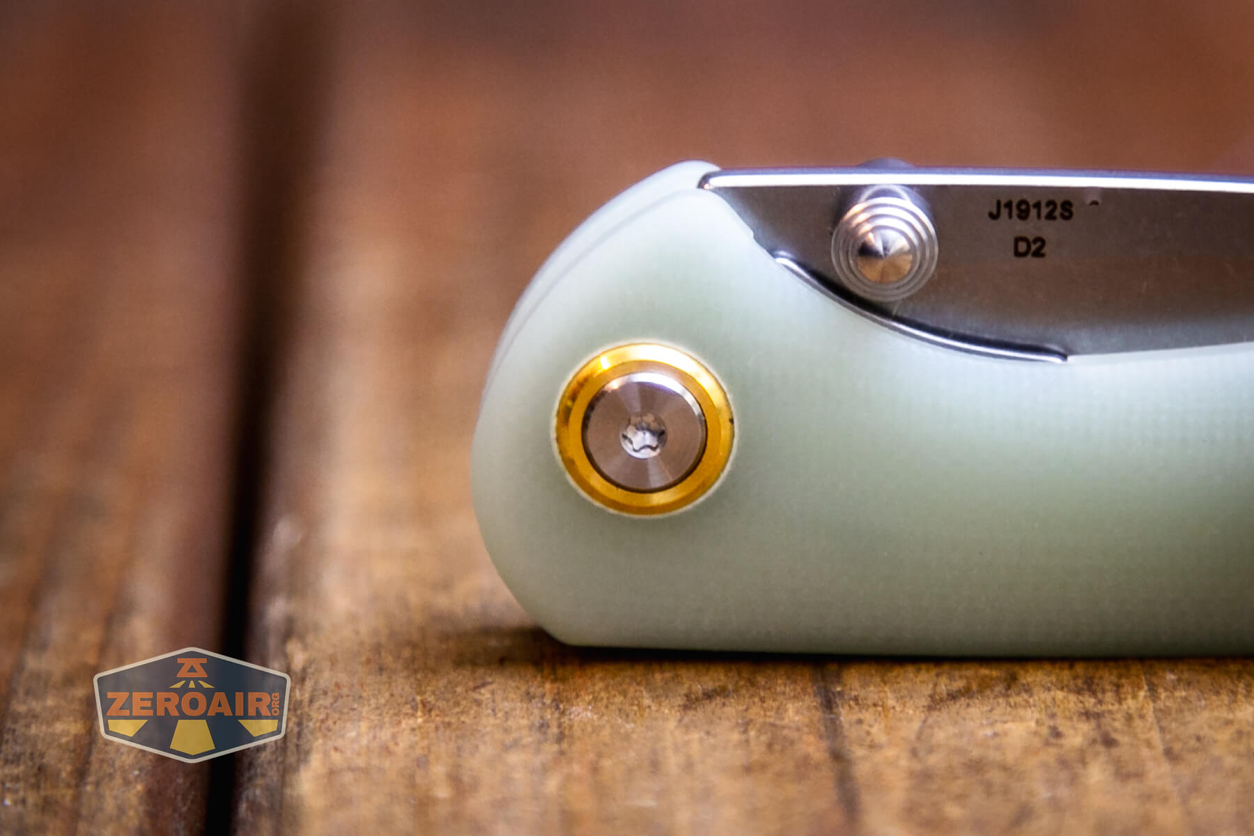 CJRB Feldspar small knife pivot screw detail