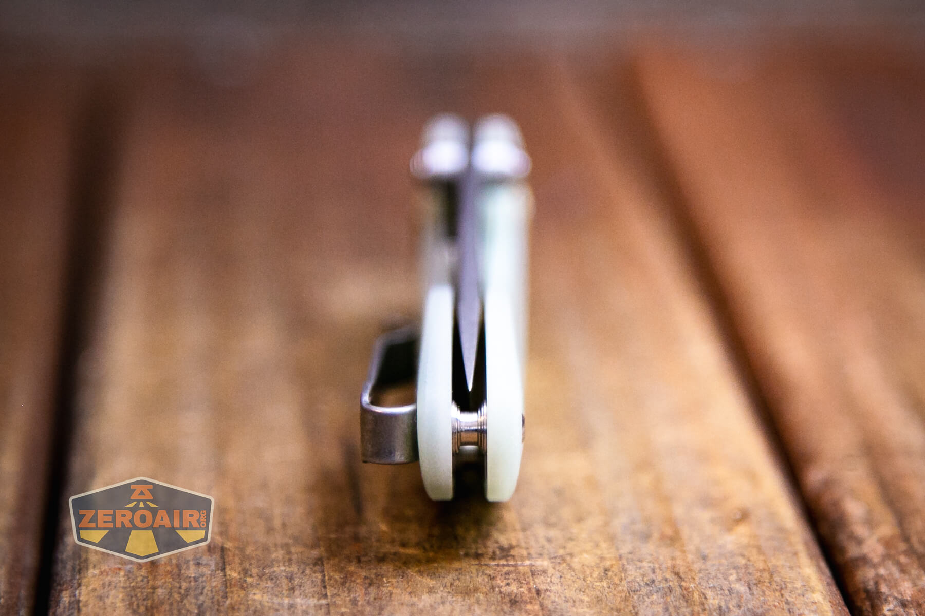 CJRB Feldspar small knife blade centering