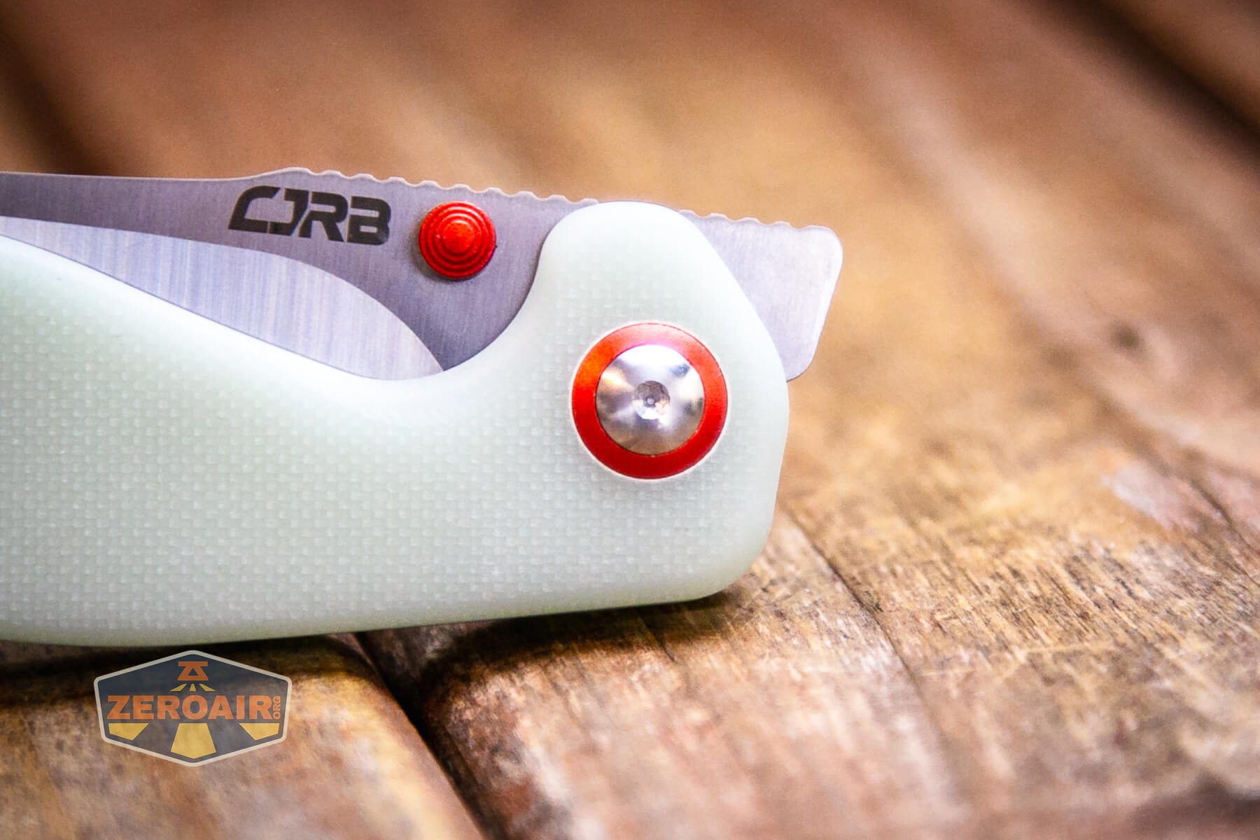 CJRB Maileah J1918 knife thumb flip tag