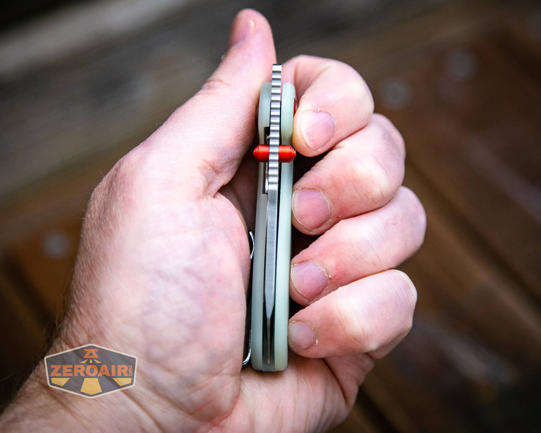 CJRB Maileah J1918 knife in hand