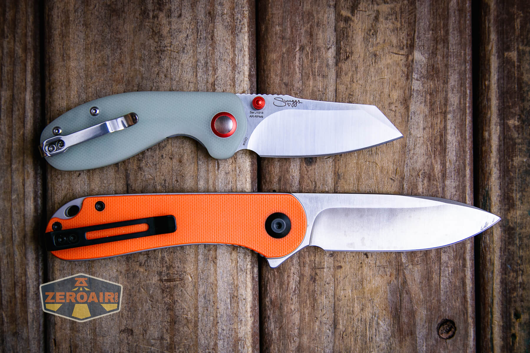 CJRB Maileah J1918 knife with other knives