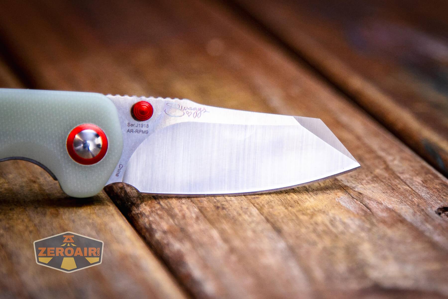 CJRB Maileah J1918 knife steel branding