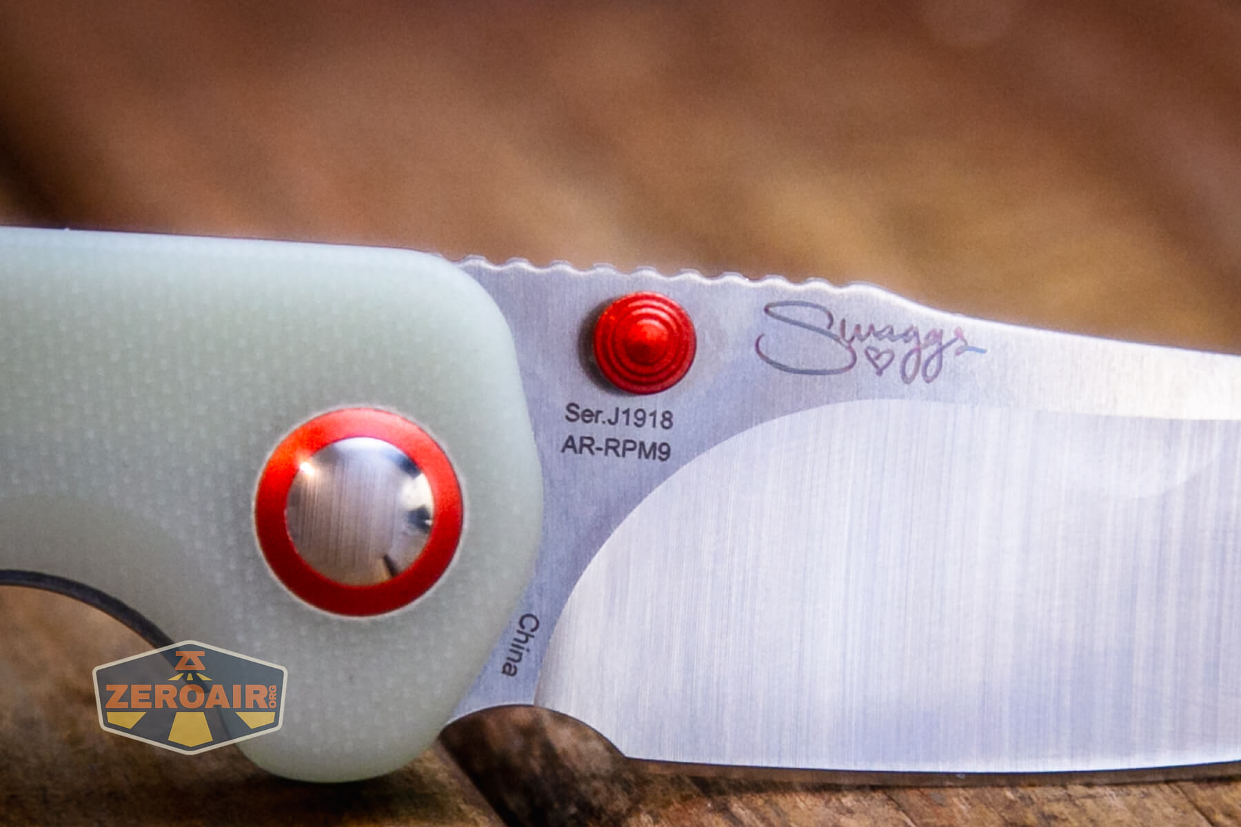 CJRB Maileah J1918 knife steel detail