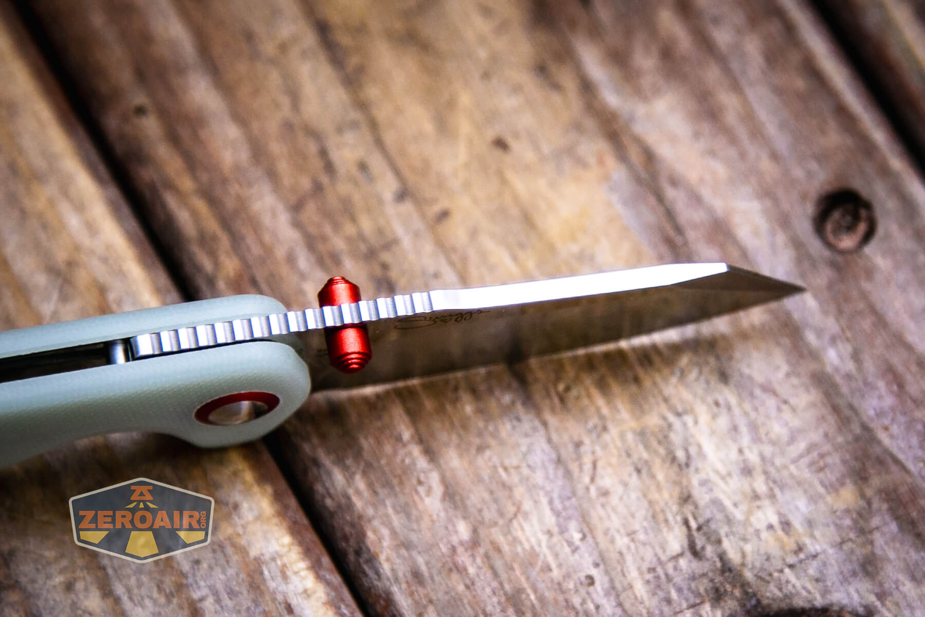 CJRB Maileah J1918 knife spine detail