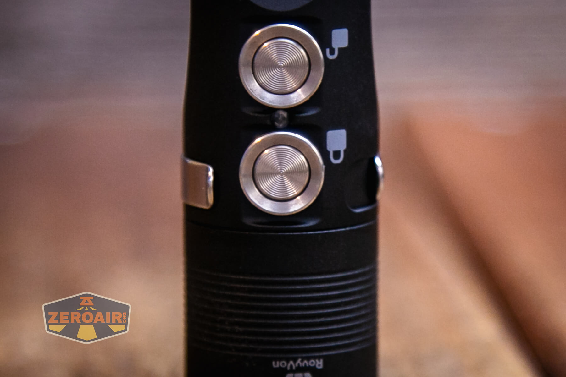 RovyVon Aurora A23 Gen 2 flashlight pocket clip hug