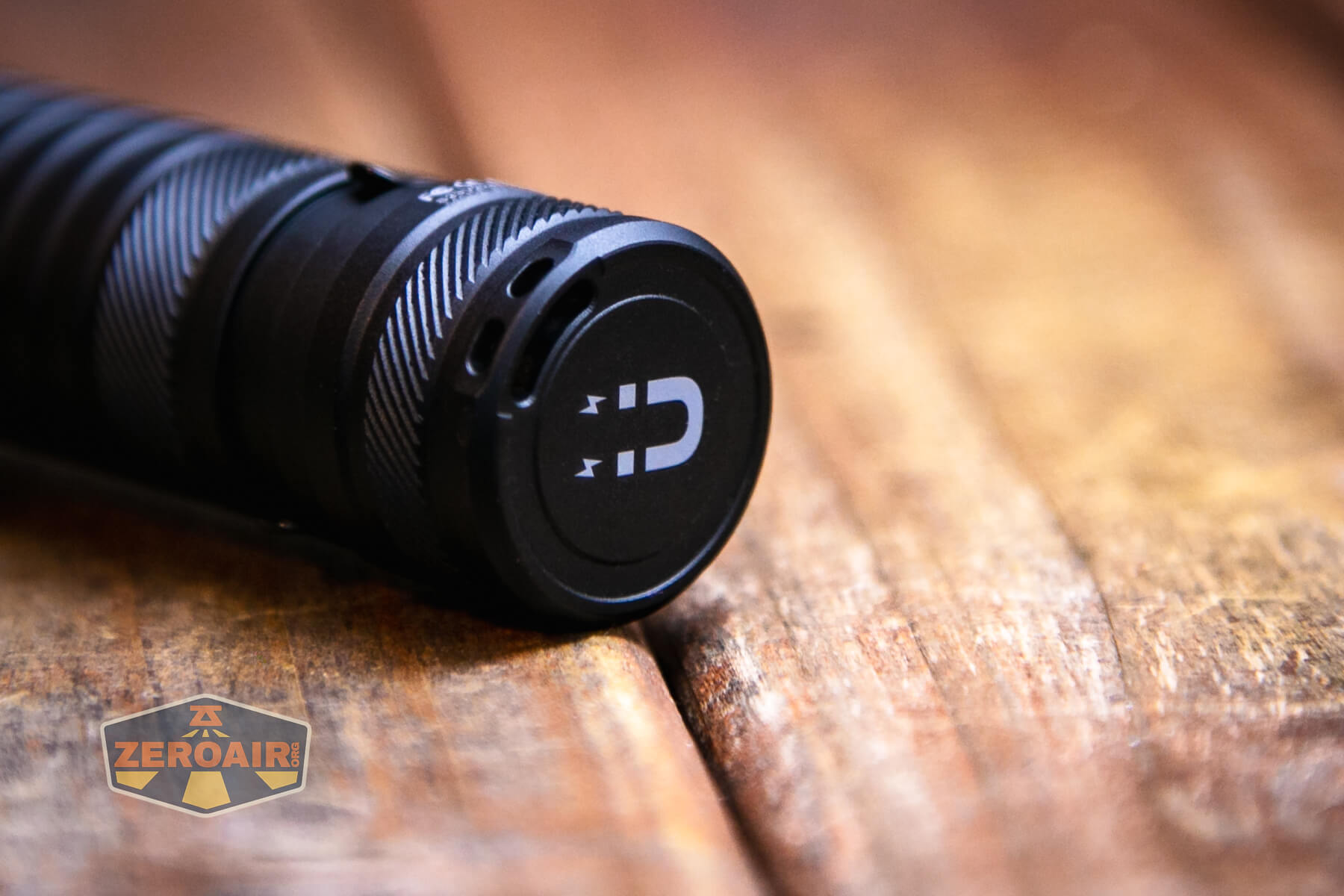 RovyVon Search S23 flashlight magnet tailcap