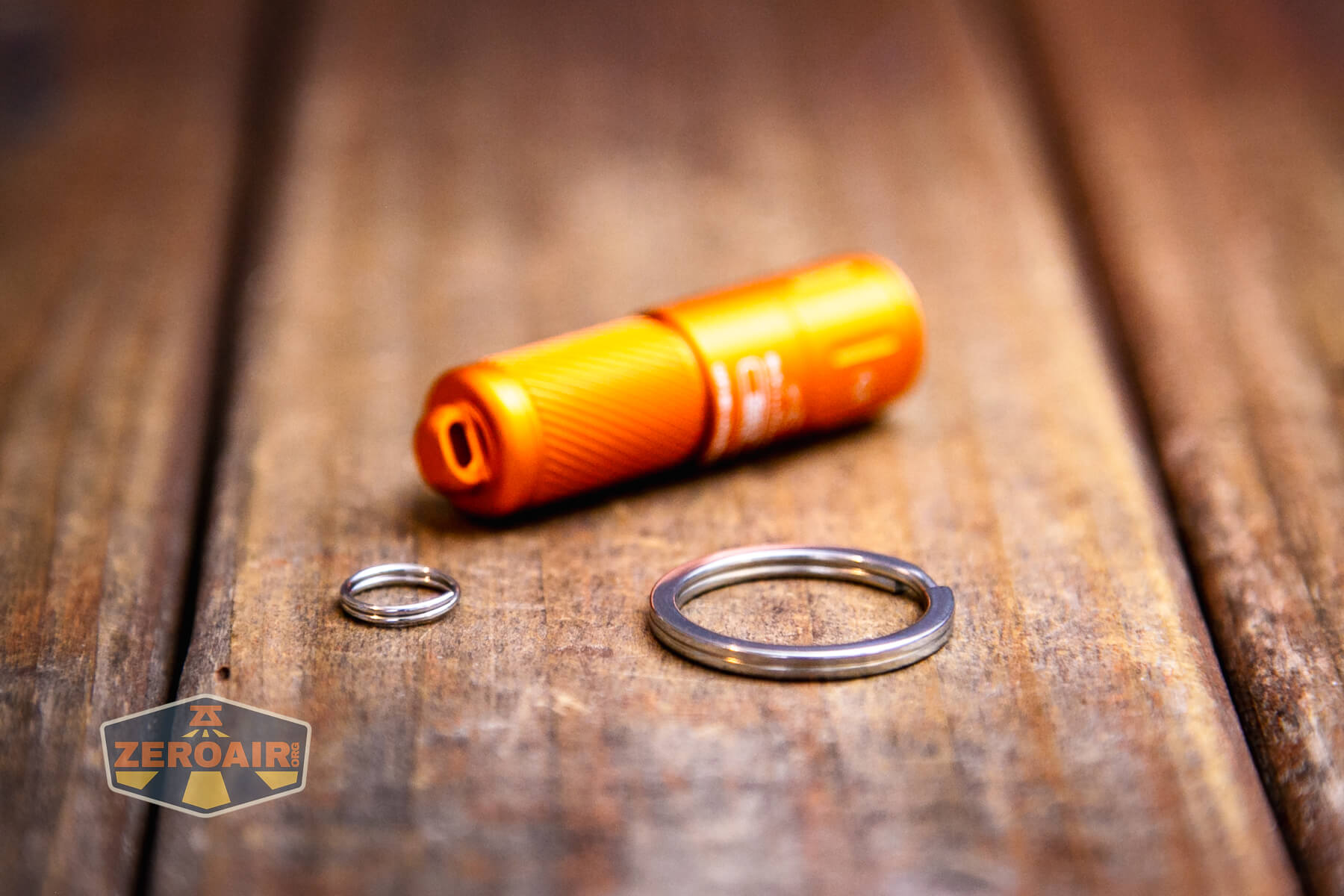 Skilhunt EK1 keychain flashlight with split rings (2)