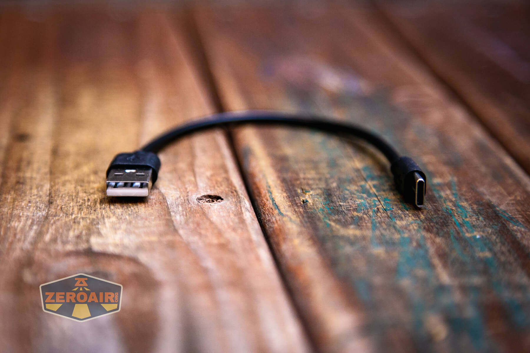 Skilhunt EK1 keychain flashlight charging cable