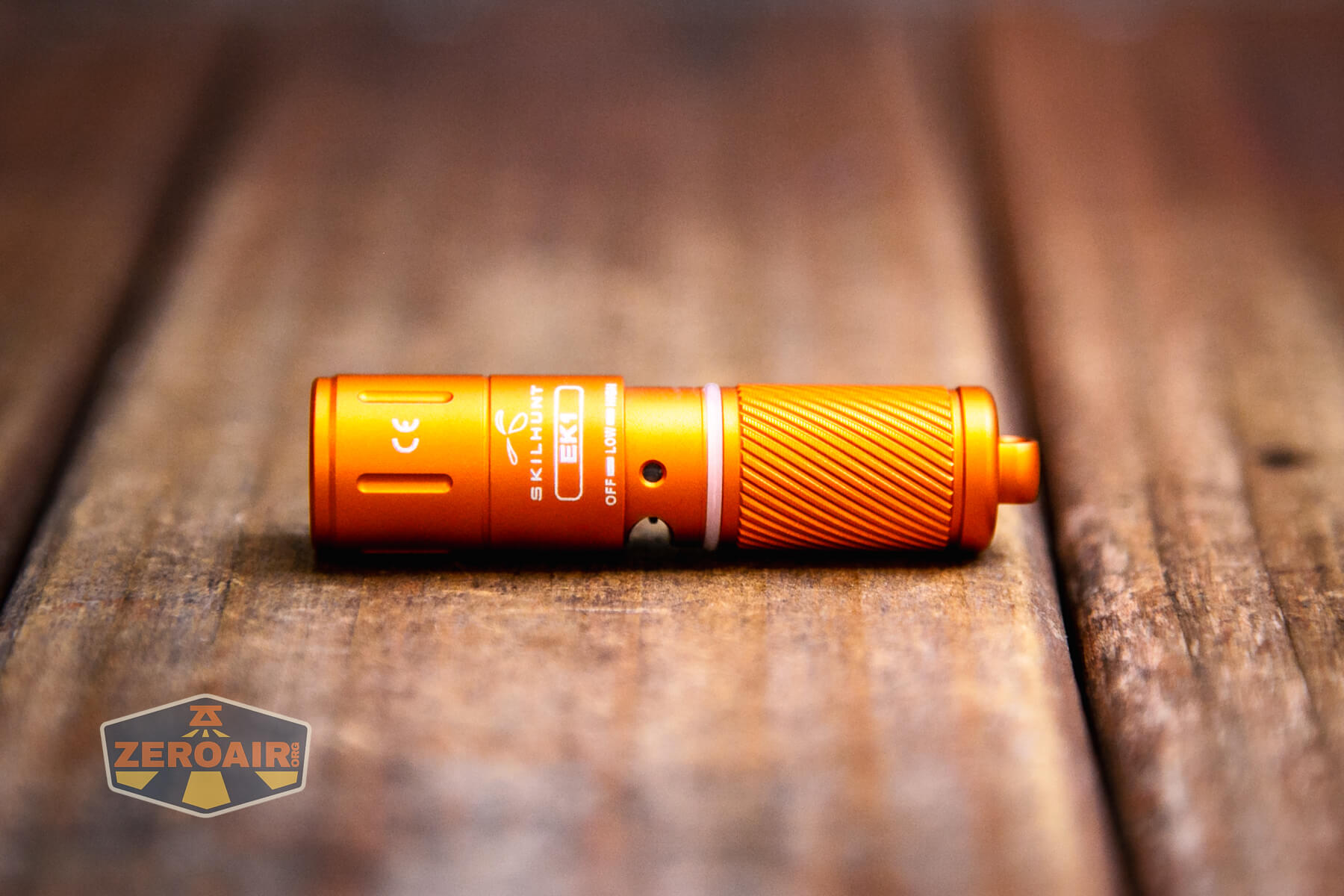 Skilhunt EK1 keychain flashlight charging indicator