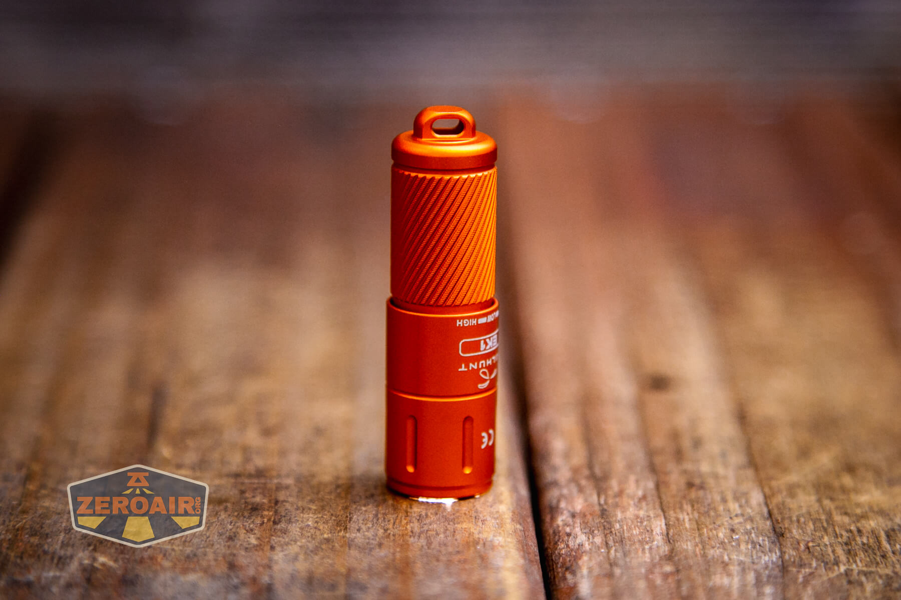 Skilhunt EK1 keychain flashlight headstanding