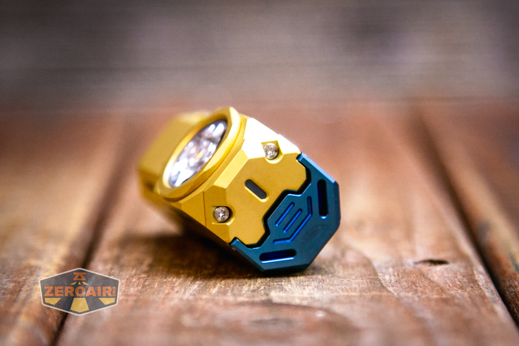 Wuben X-0 Knight brass flashlight angular body
