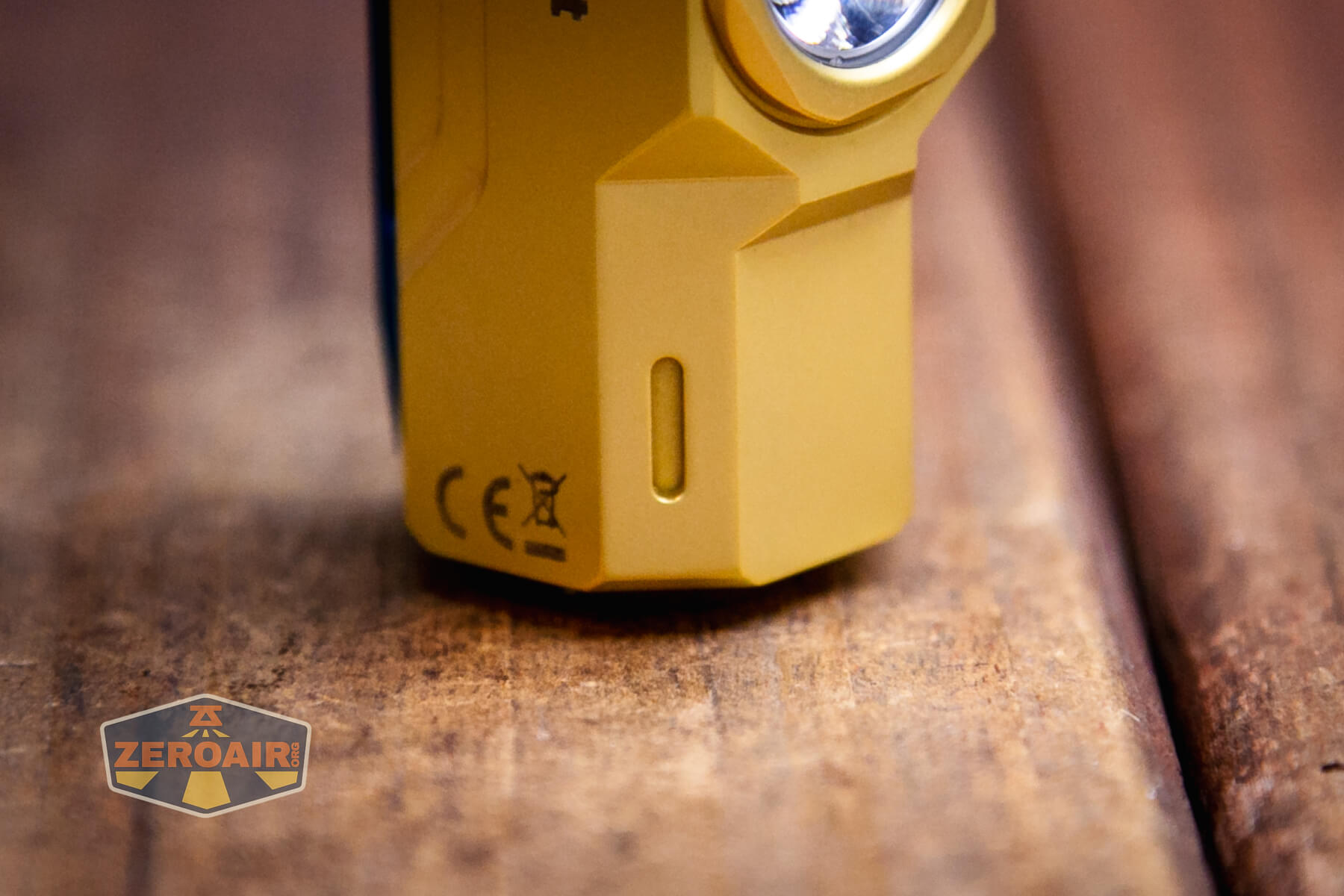 Wuben X-0 Knight brass flashlight tritium slot