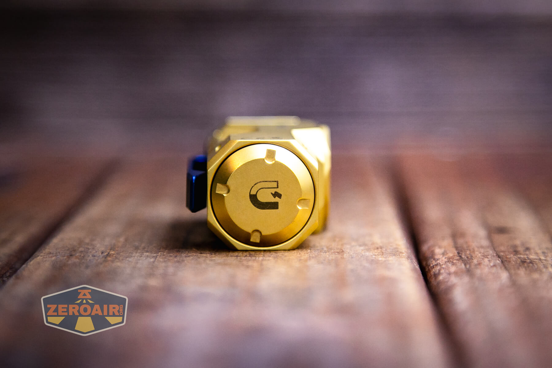 Wuben X-0 Knight brass flashlight tailcap
